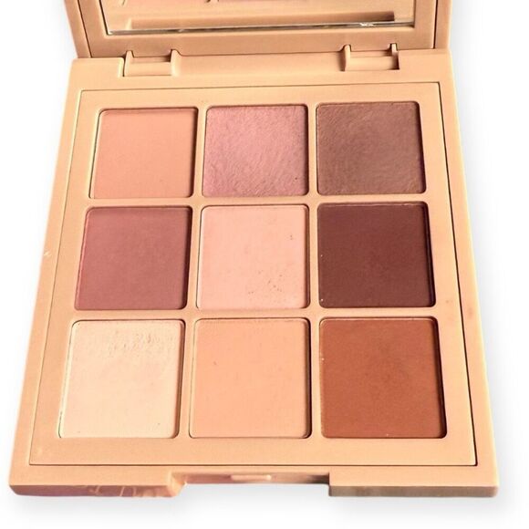 Huda Beauty Cool Matte Obsessions Palette - Picture 1 of 4